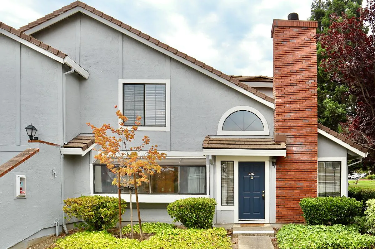 2852 Buena Crest Ct photo 1