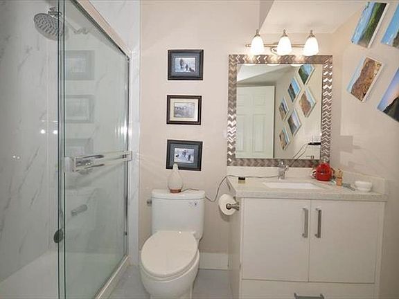4th image of 45594 Meadowbrook Dr