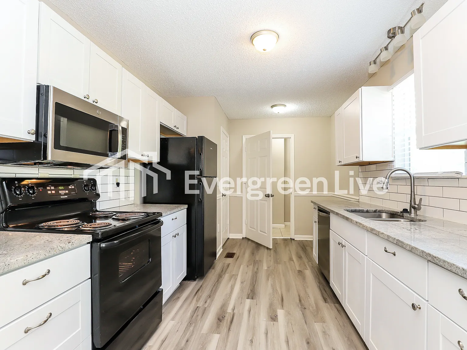 3 bed, 2.0 bath, 1380 sqft, $1,695 — Photo 3