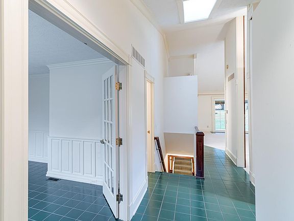 4th image of 43 Evergreen Cir