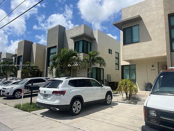 3rd image of 4384-4400 E 10th Ave