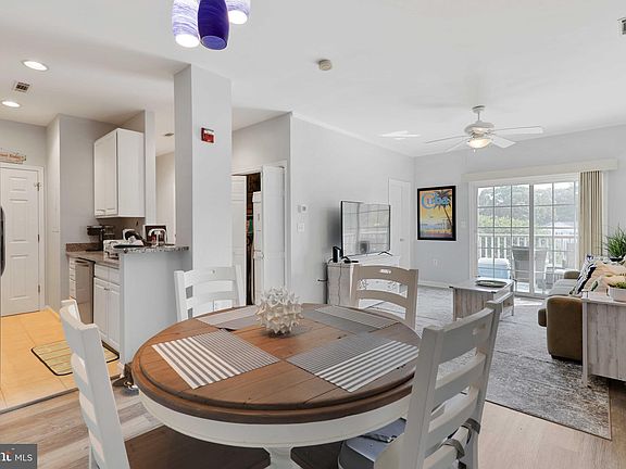 4th image of 300 Pebble Dr Unit 322