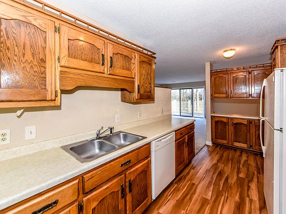 3rd image of 605 Dundee Dr