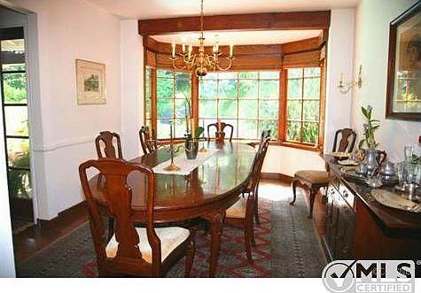 3rd image of 10168 Toluca Lake Ave