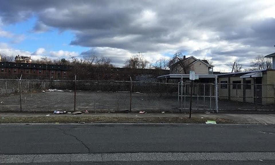 2nd image of 43 Winthrop St