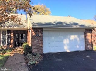 2821 Oakton Manor Ct, Oakton, VA 22124