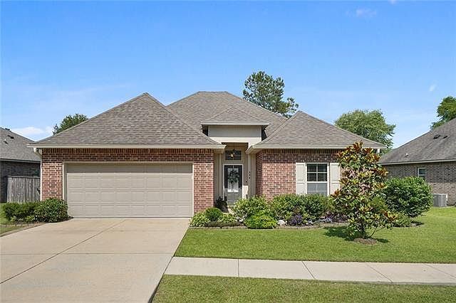 1st image of 424 Oak Branch Dr