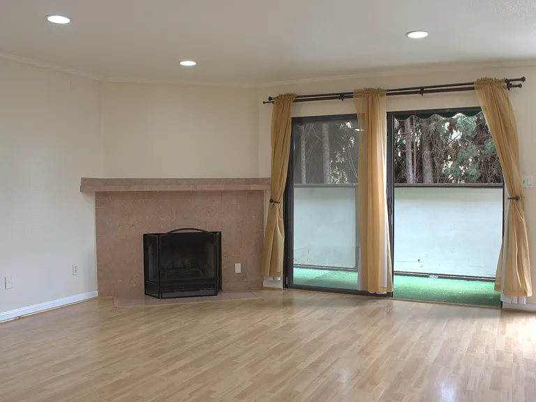 1348 N Orange Dr — Photo 5