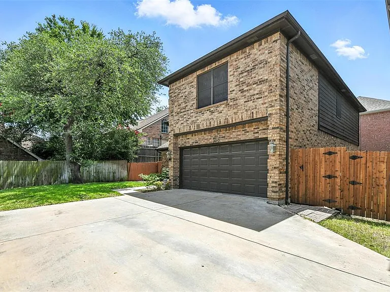 300 Saint Emelion Ct — Photo 14
