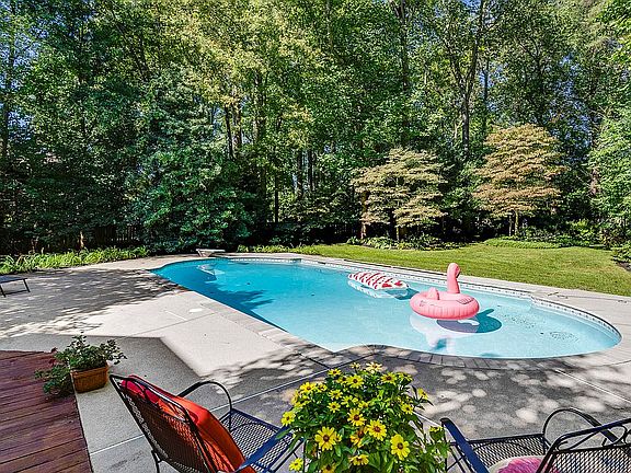 5th image of 6411 Lake Meadow Dr