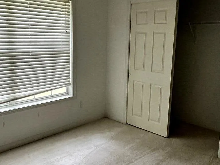 2415 Stonewood Dr — Photo 3