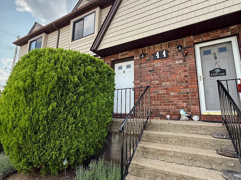 44 Farraday St #2 — Photo 1