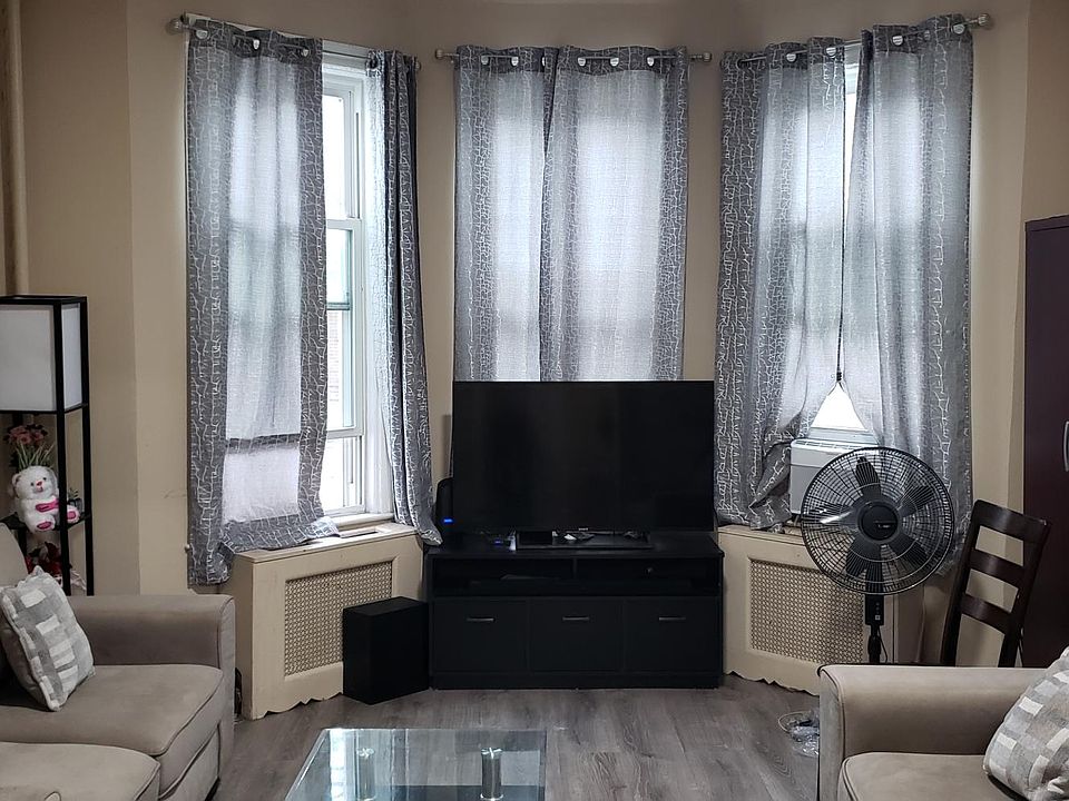 1st image of 16814 88th Ave Floor 1