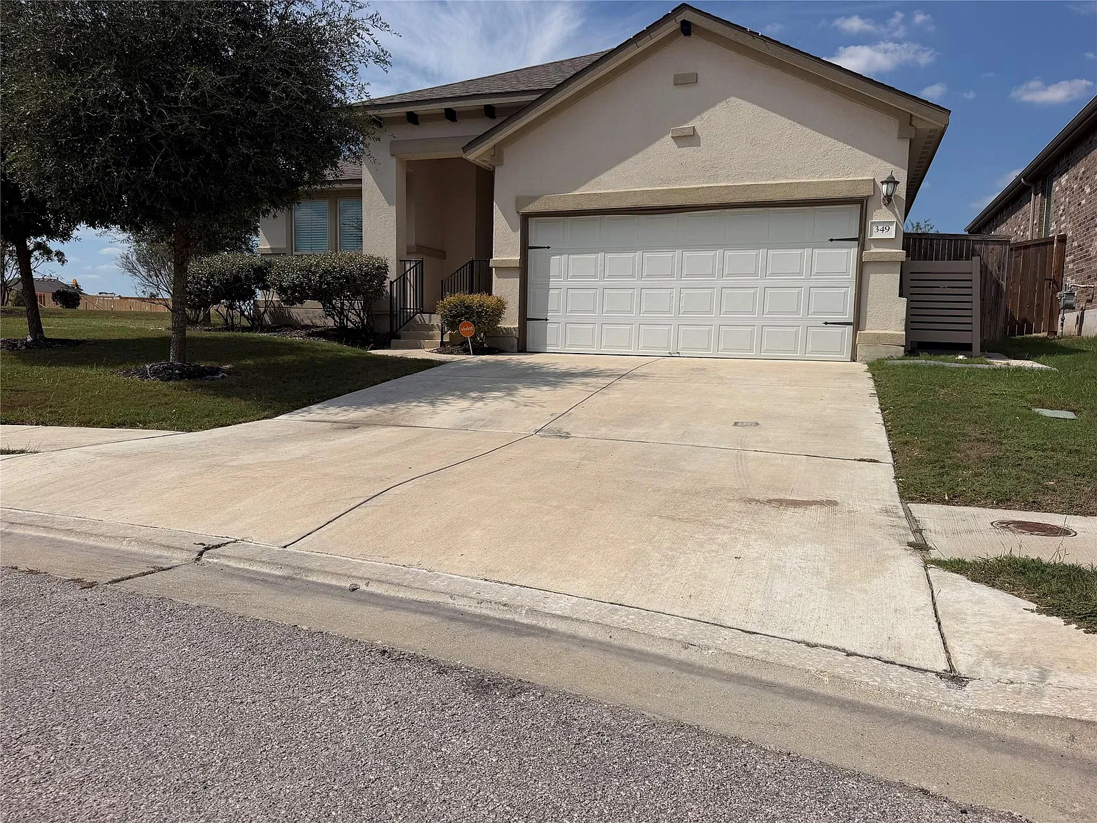 3 bed, 2.0 bath, 1700 sqft, $1,995 — Photo 3