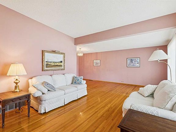3rd image of 4312 W 40th St NW
