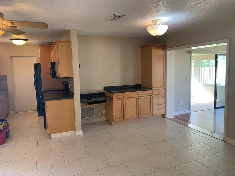 700 Green Rd — Photo 9