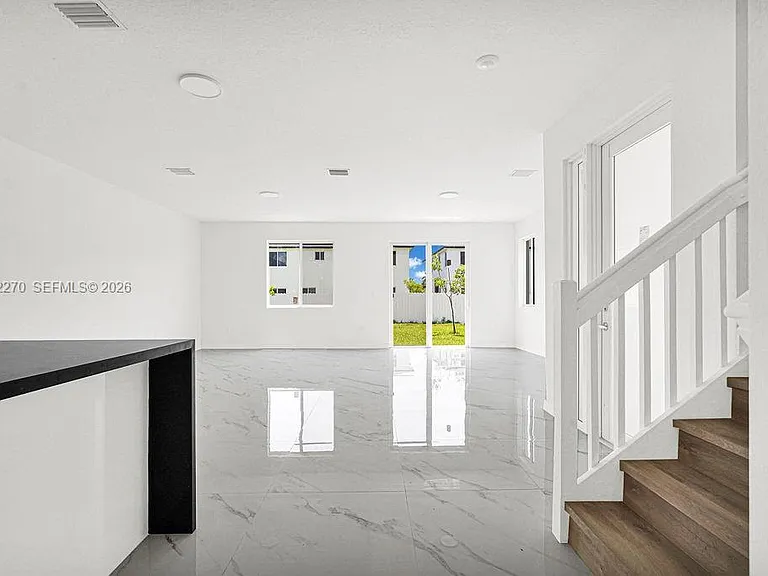 SW 125th Ave — Photo 6