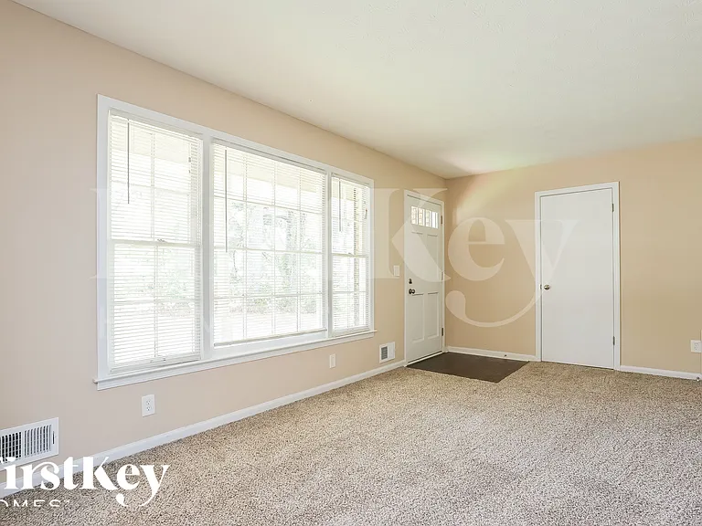 1348 Yates Ave — Photo 2
