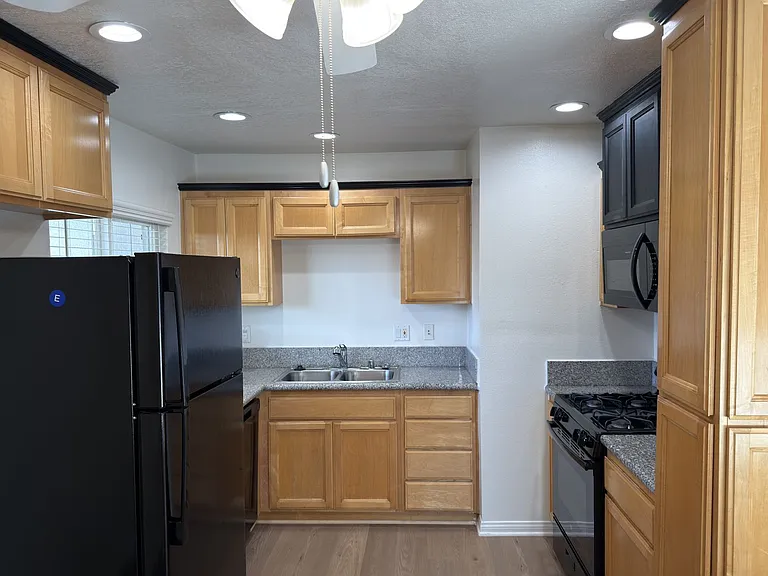 Pointe Pacific Apartment Homes — Photo 31