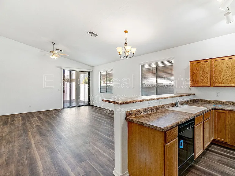 17228 W Elm St — Photo 3