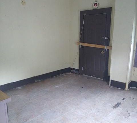 5th image of 1712 S Faraday Ave