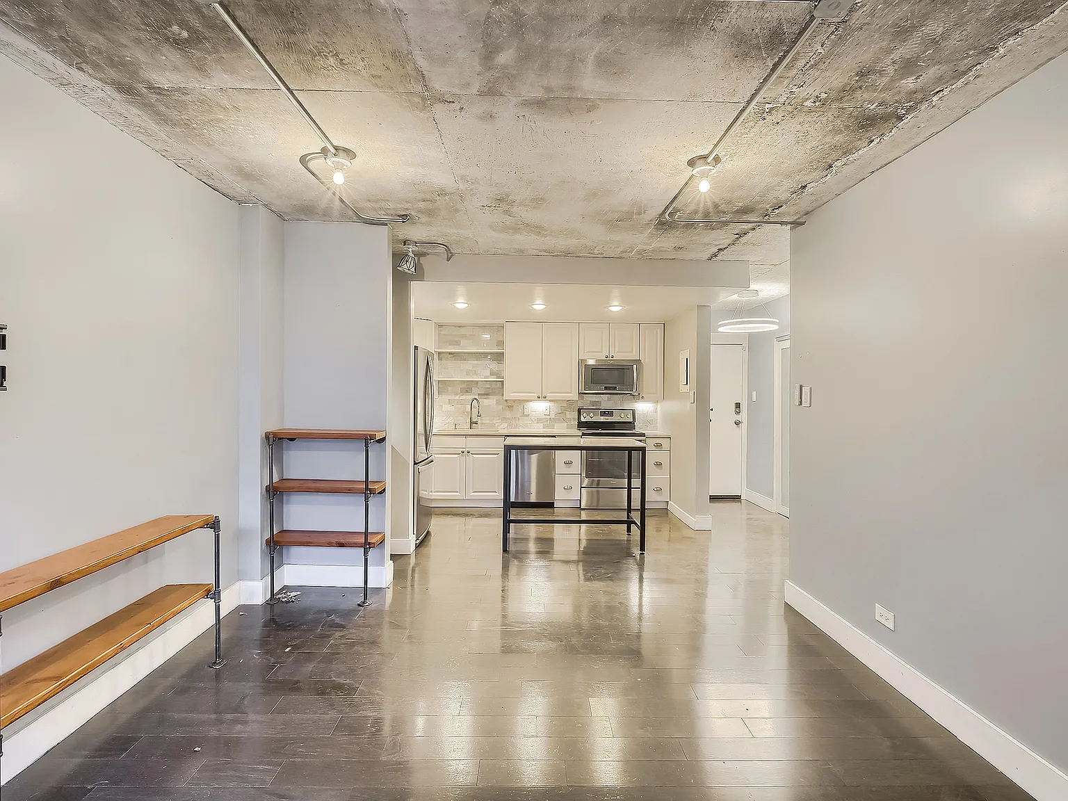 1 bed, 590 sqft, $1,585 — Photo 2