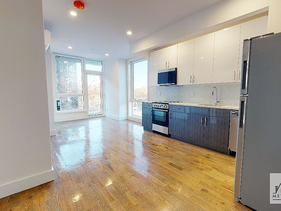 3rd image of 13828 Queens Blvd APT 4J