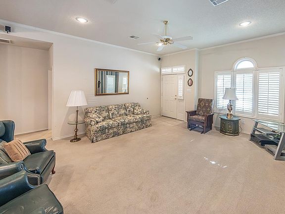 3rd image of 10408 Knoxville Ave
