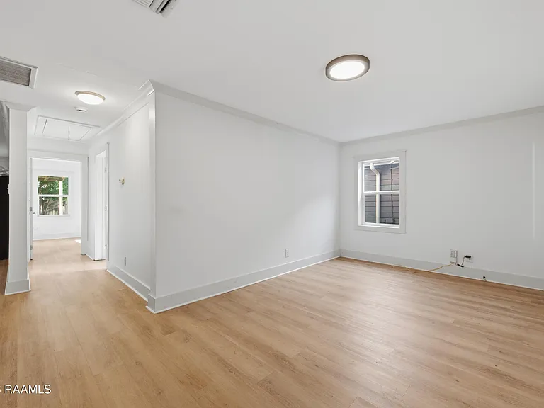 104 Howard Ave — Photo 6