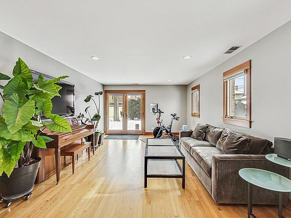 5th image of 1016 N Oak Park Ave
