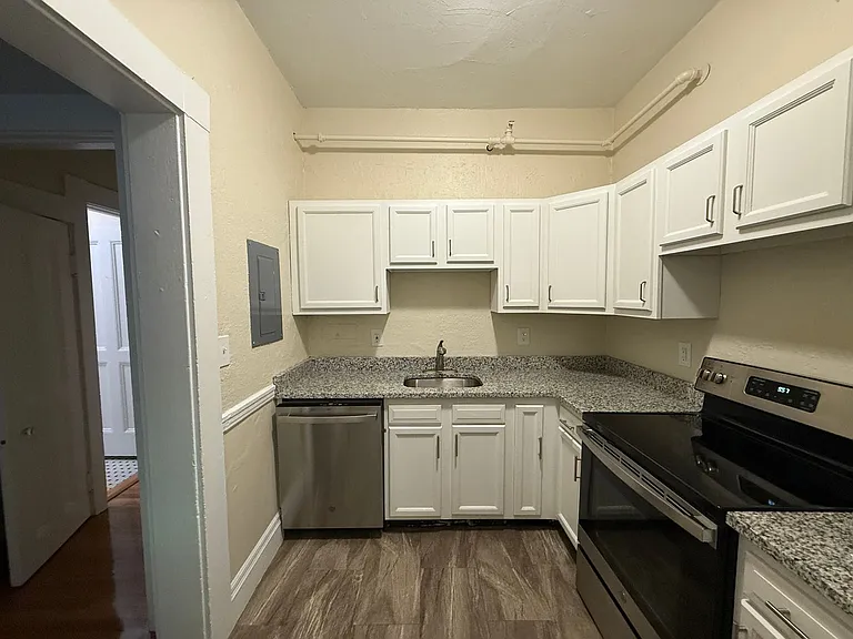 1470B Beacon St #A04 — Photo 12
