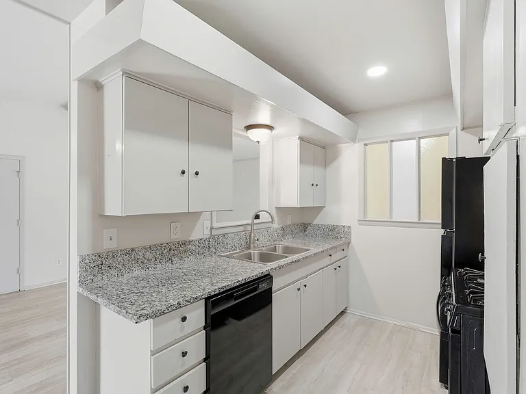 14046 Rolling Hills Ln — Photo 13