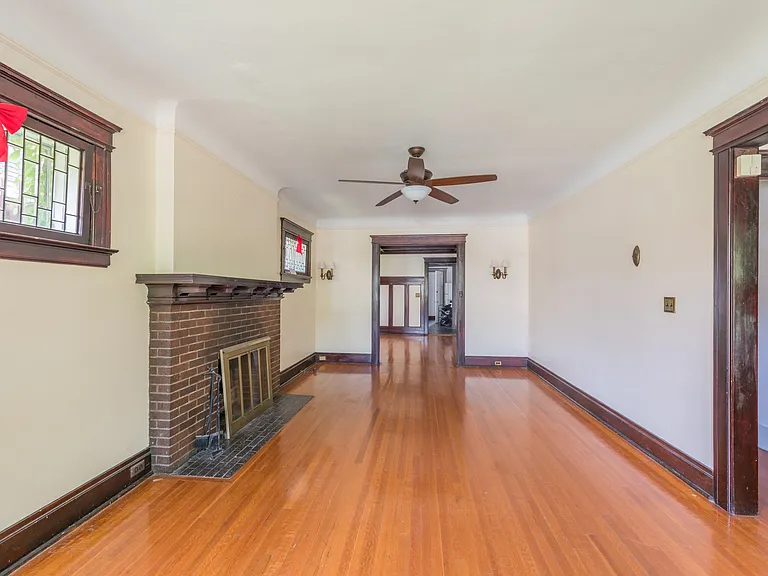 420 E Ferry St #1 — Photo 5