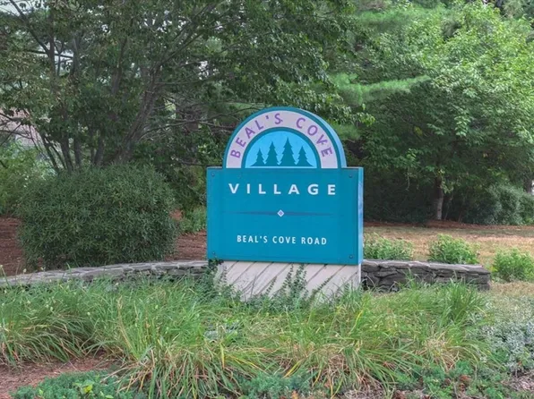 17 Beals Cove Rd APT B, Hingham, MA 02043