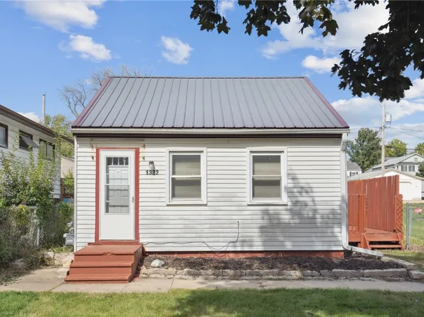 1332 21st Ave SW, Cedar Rapids, IA 52404