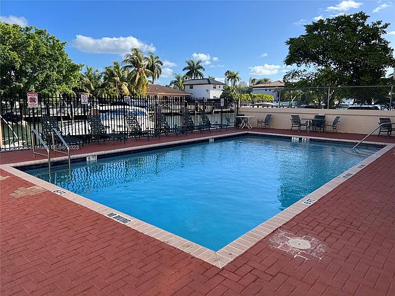 5th image of 2903 N Miami Beach Blvd #702