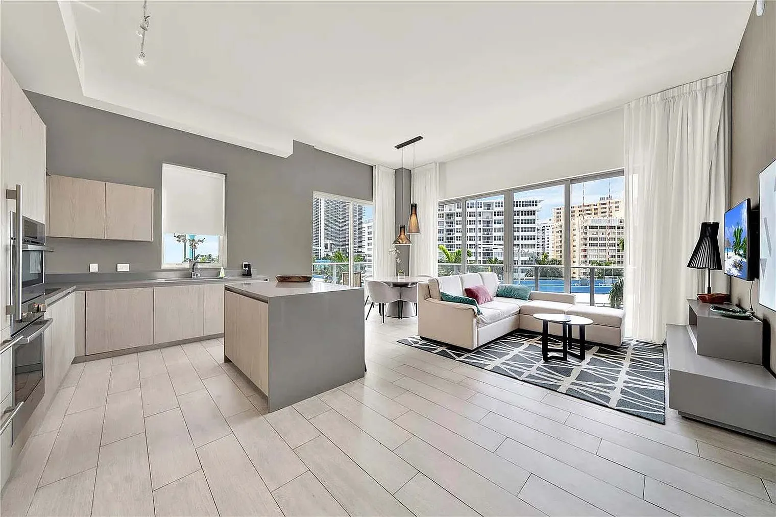 2 bed, 2.0 bath, 1097 sqft, $4,703 — Photo 3