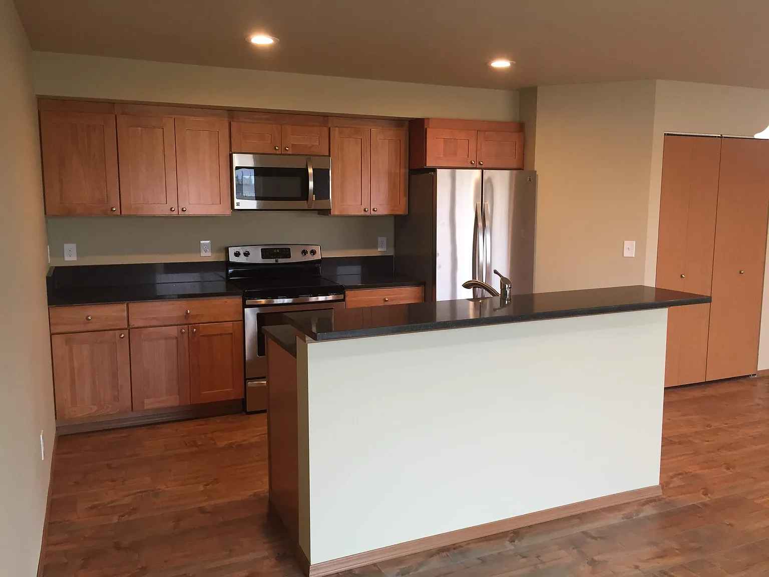 3 bed, 2.5 bath, 1500 sqft, $2,000 — Photo 3
