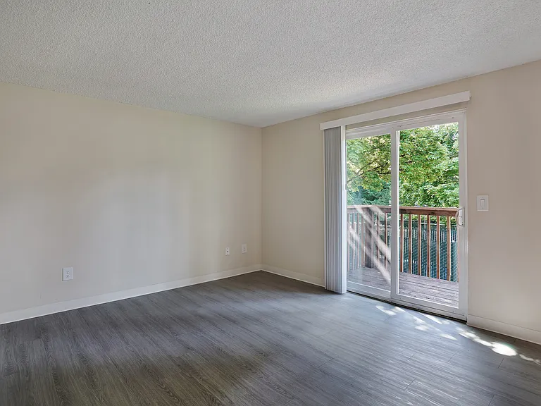 Maple Knoll Apartments — Photo 20