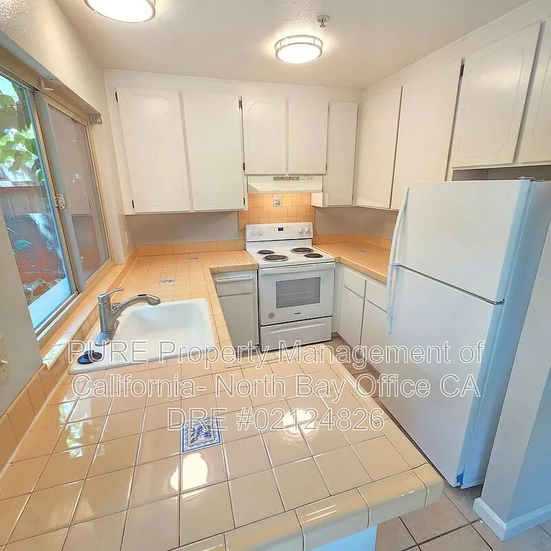 2 bed, 1.5 bath, 1138 sqft, $2,400 — Photo 4