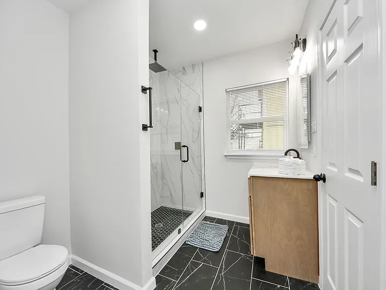 2811 Winbern St — Photo 37