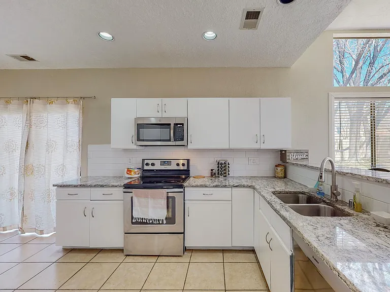 6216 Academy Ridge Dr NE — Photo 20