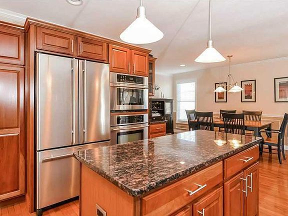 3rd image of 55 Ashburton Dr