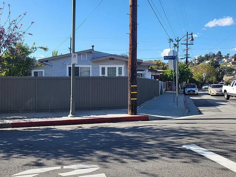 French Ave — Photo 27