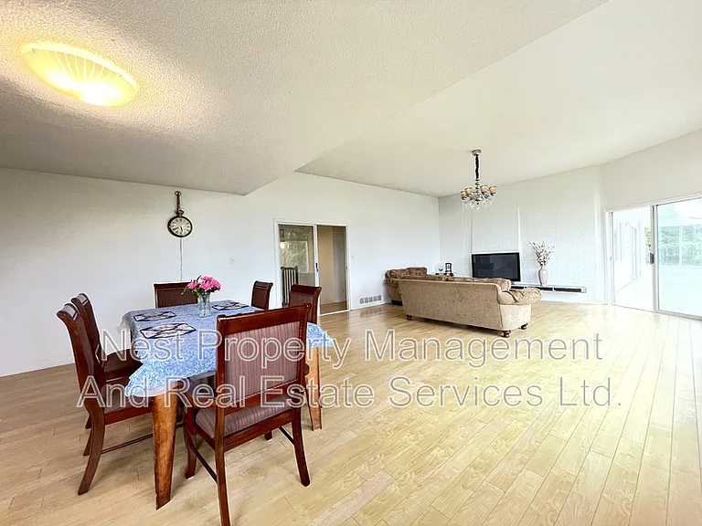 1137 Crestline Rd — Photo 3