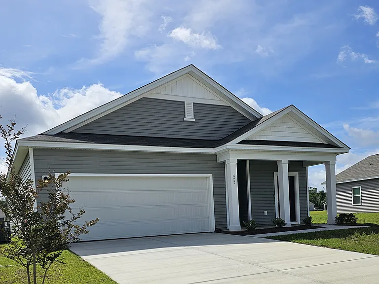 423 Castillo Dr — Photo 1