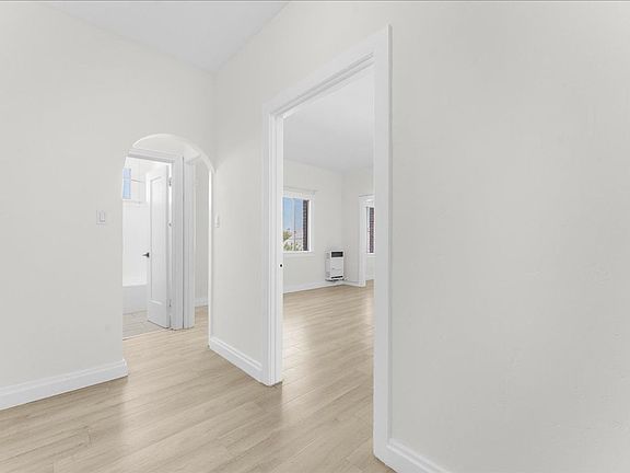 4th image of 1475 W Adams Blvd #205