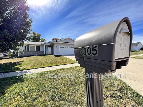 2nd image of 2305 Eastlawn Dr