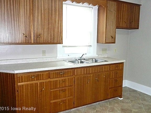4th image of 409 E Main St
