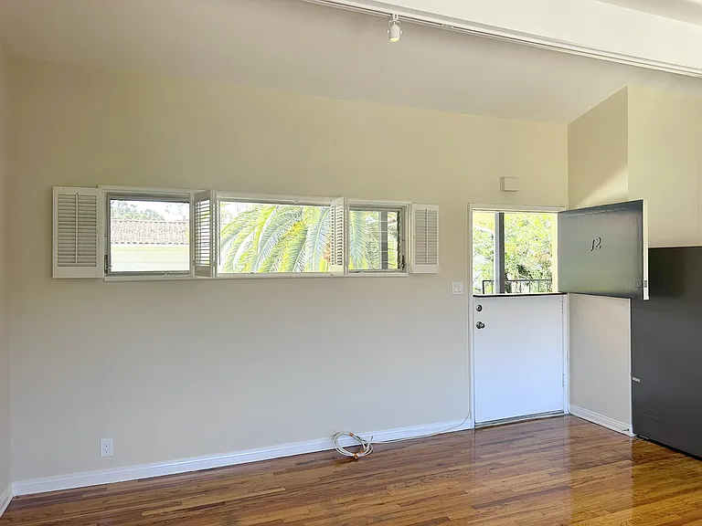 267 Palos Verdes Dr W #4 — Photo 26